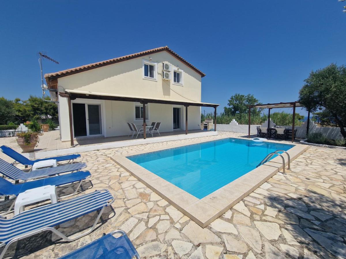 Mari Vila Makris Gialos (Zakynthos)